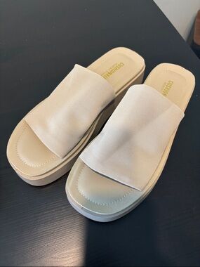 Cushionaire Beige Mesh Slide Sandals